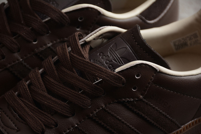 ad low-top sneaker 23031315