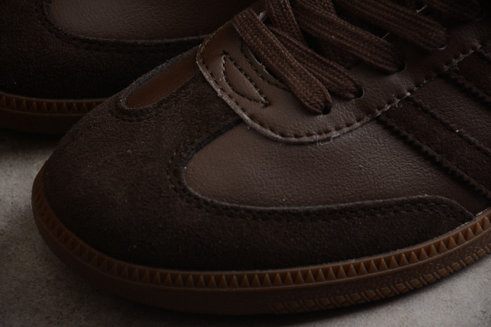 ad low-top sneaker 23031315