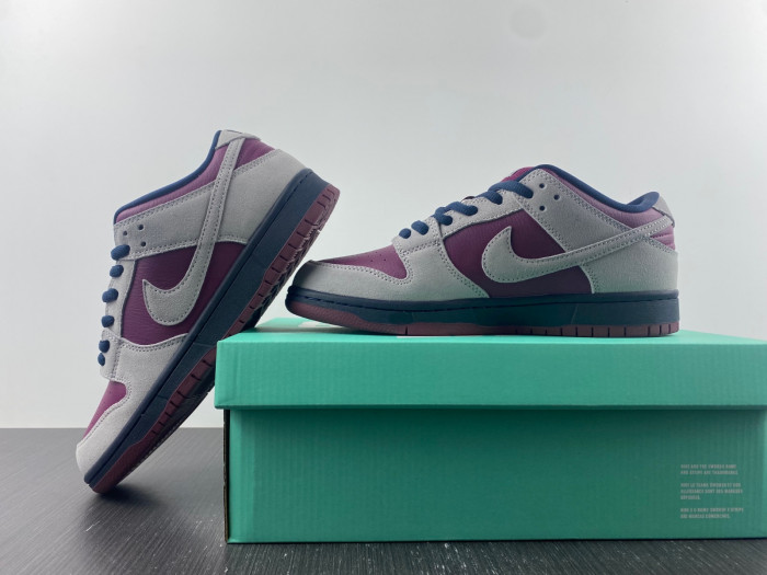 nike sb dunk low atmosphere grey true berry bq6817-001