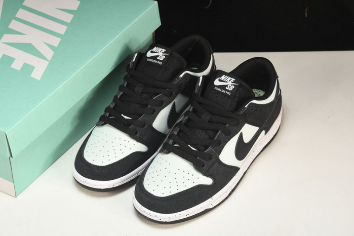 nike sb dunk low barely green 854866-003