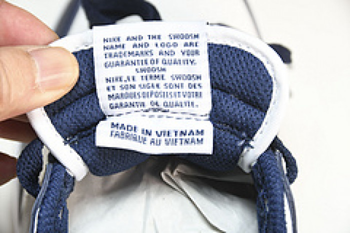 nike dunk low summit white midnight navy fd9749-400