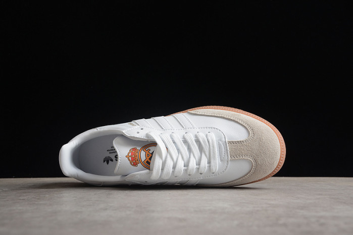 ad low-top sneaker 2303132