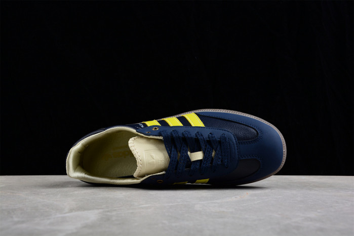 ad low-top sneaker 23031310