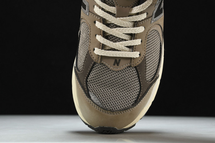 new balance 2002r warm alpaca m2002raw