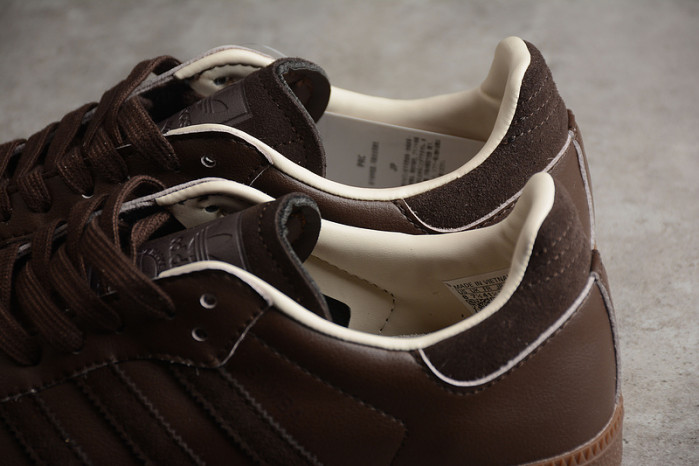 ad low-top sneaker 23031315